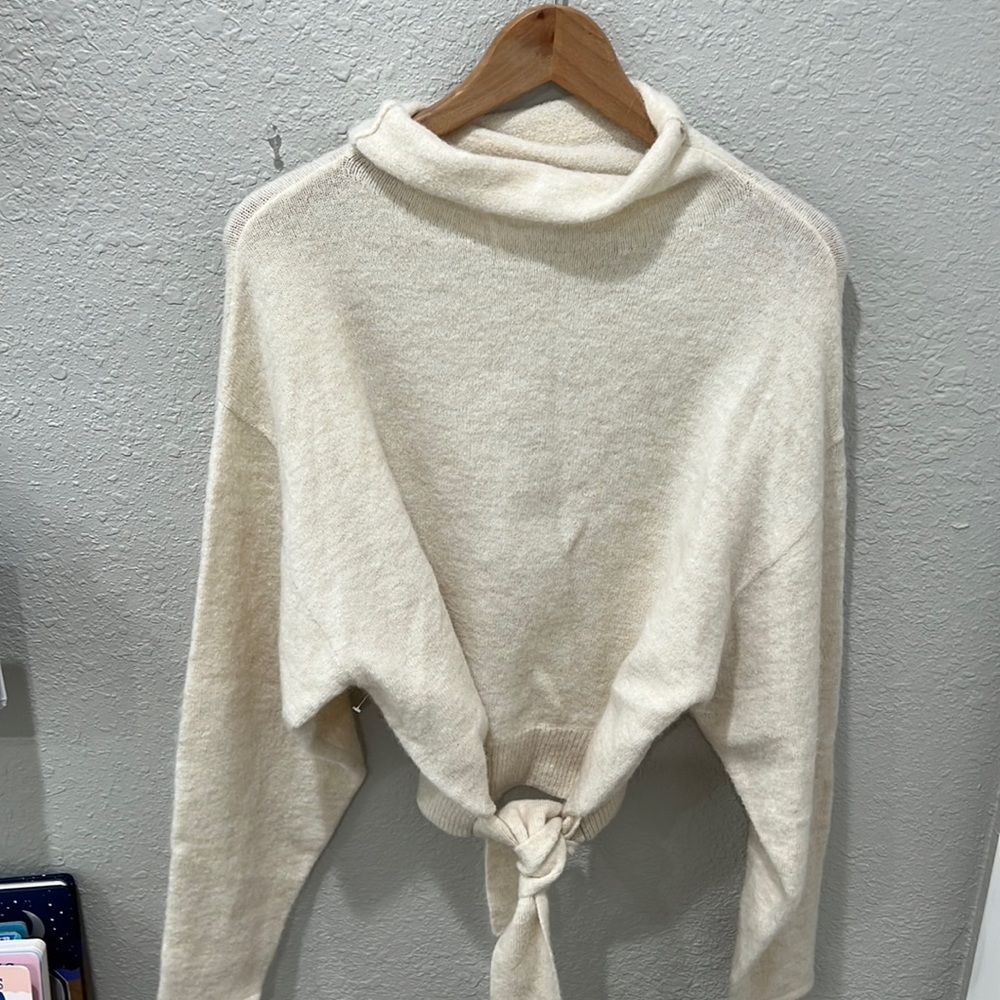 Turtle neck soft sweater